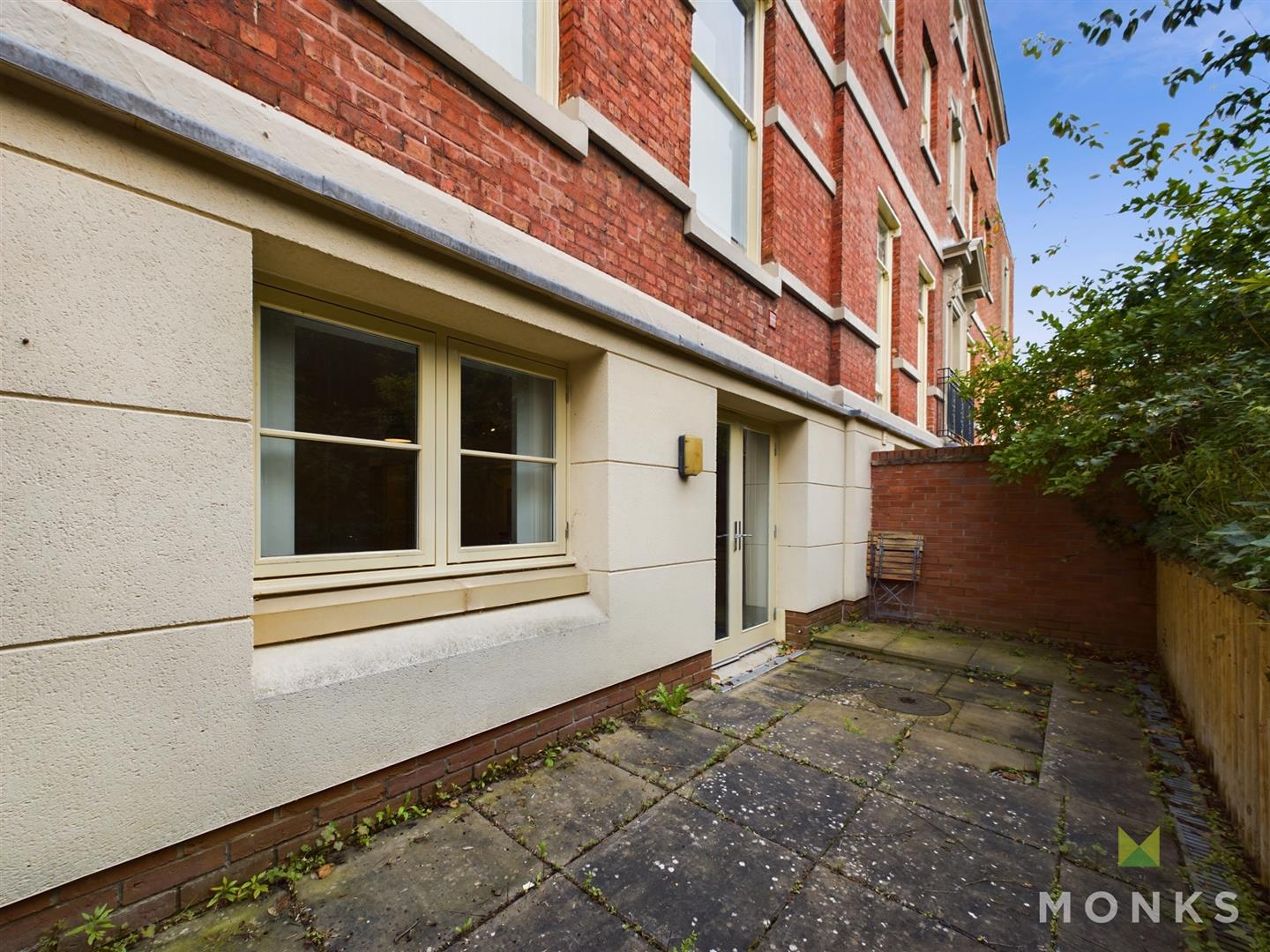 Flat 2, 158 The Monklands, Shrewsbury, SY2 6AP For Sale